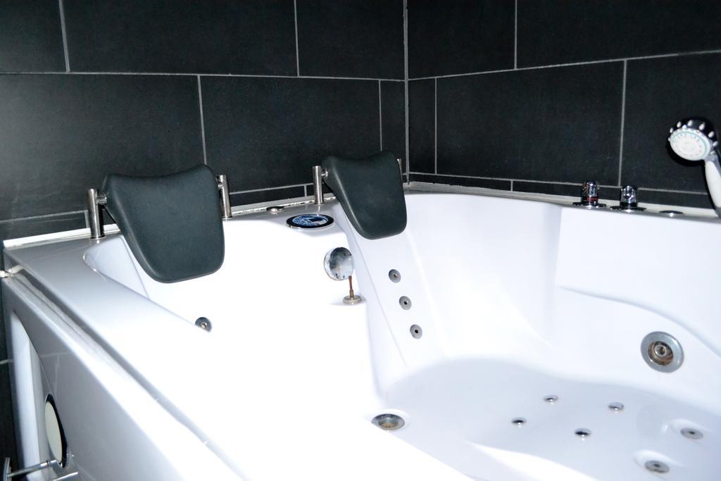 Hotel Mas Les Filaos Carpentras Zewnętrze zdjęcie
