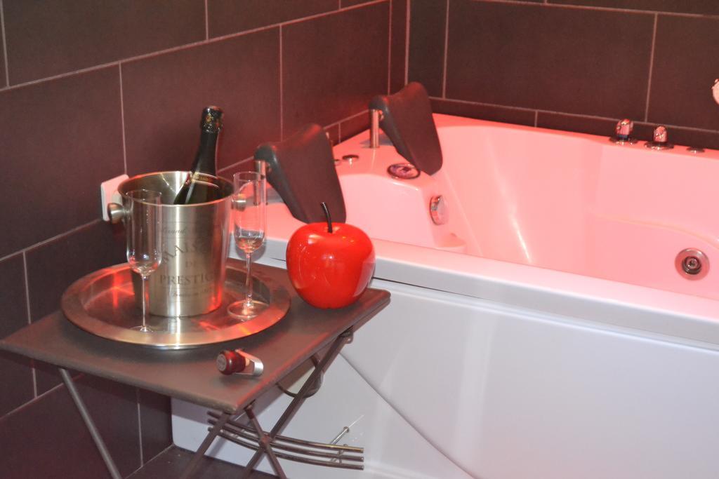 Hotel Mas Les Filaos Carpentras Zewnętrze zdjęcie