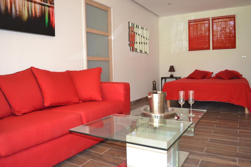 Hotel Mas Les Filaos Carpentras Zewnętrze zdjęcie